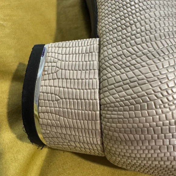 Cream Textured Flats with Rounded Toe - Picture 5 of 8